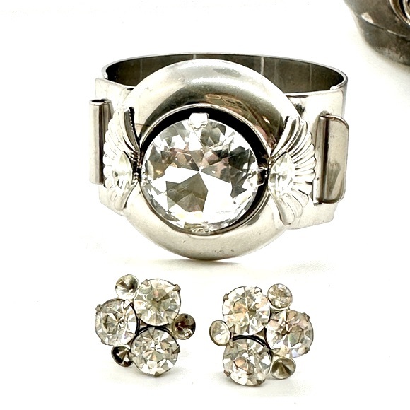 Crystal Statement Bracelet & Deco Earrings - Picture 14 of 14